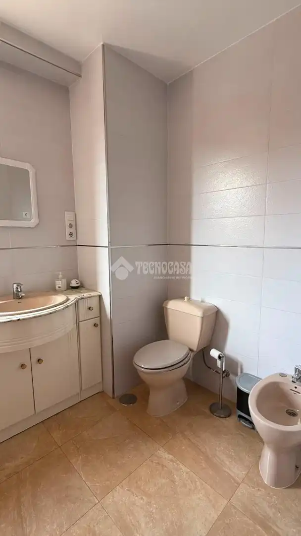 Badezimmer von Wohnung zur Miete in Almería mit Möbliert
