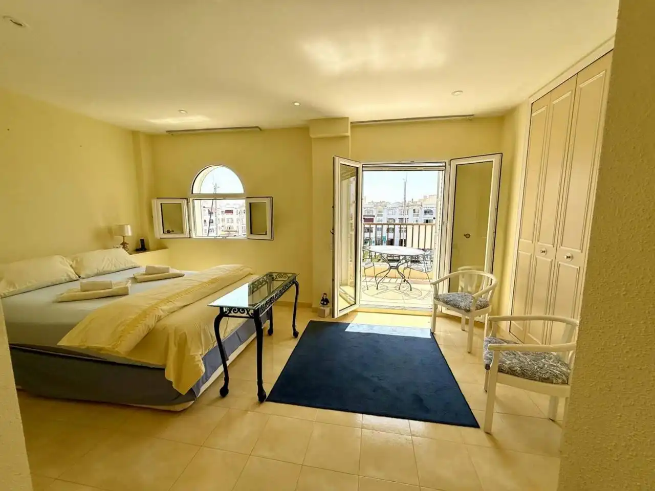 Schlafzimmer von Dachboden zum Verkauf in El Ejido mit Klimaanlage, Terrasse und Möbliert