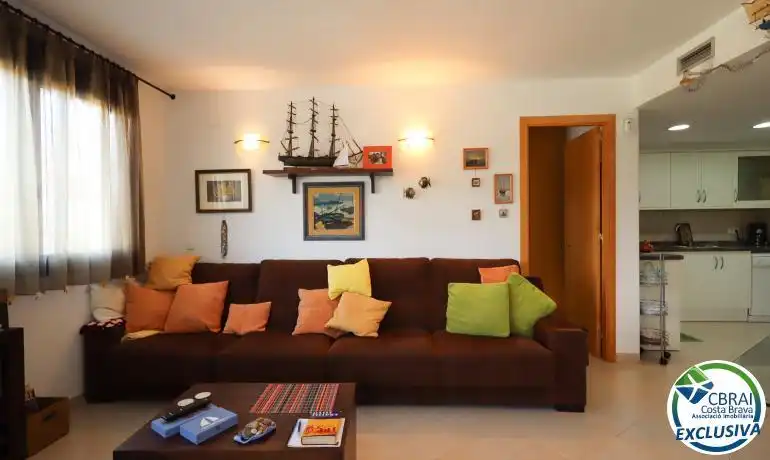 Sala de estar de Piso en venta en Llançà con Calefacción, Jardín privado y Terraza