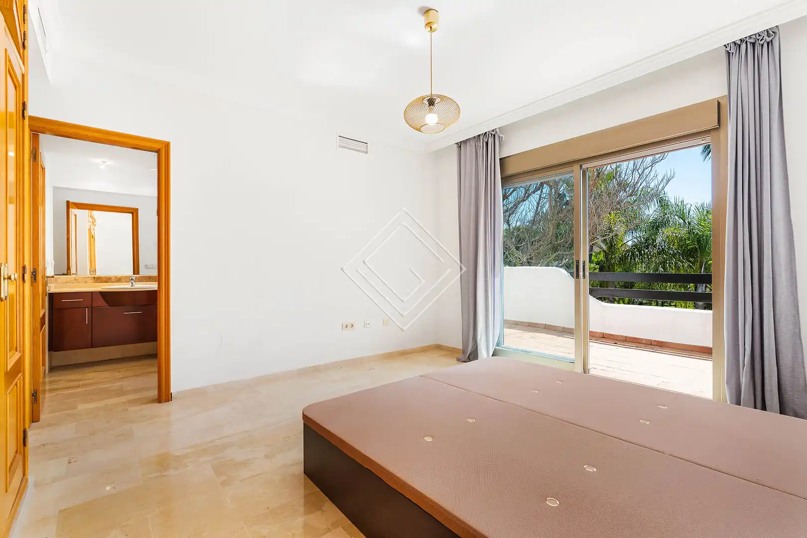 Chalet con piscina en venta en Milla de Oro, imagen 20