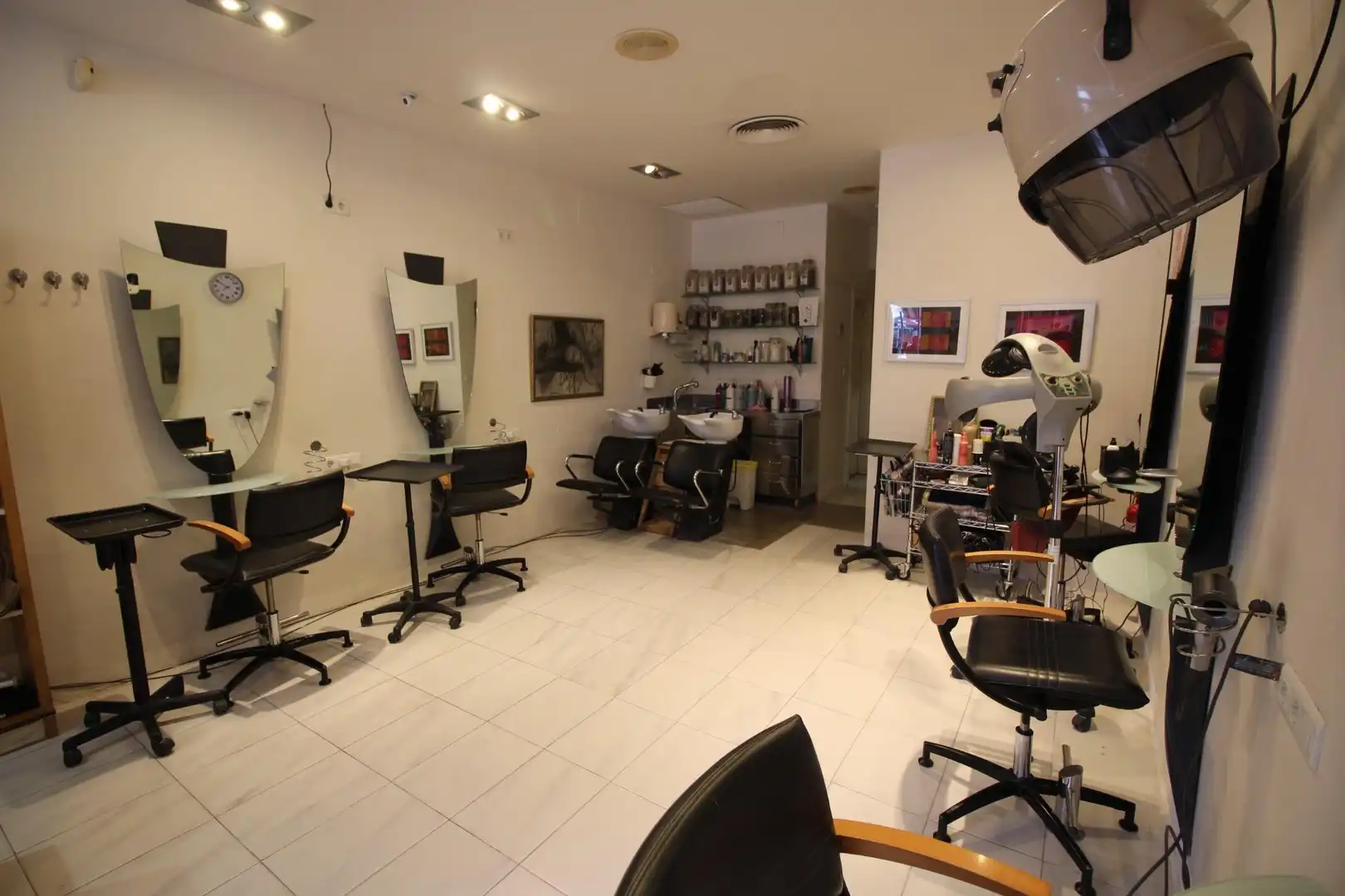 Commercial properties for sale in Alicante / Alacant  with Air Conditioner, Terrace and Furnished