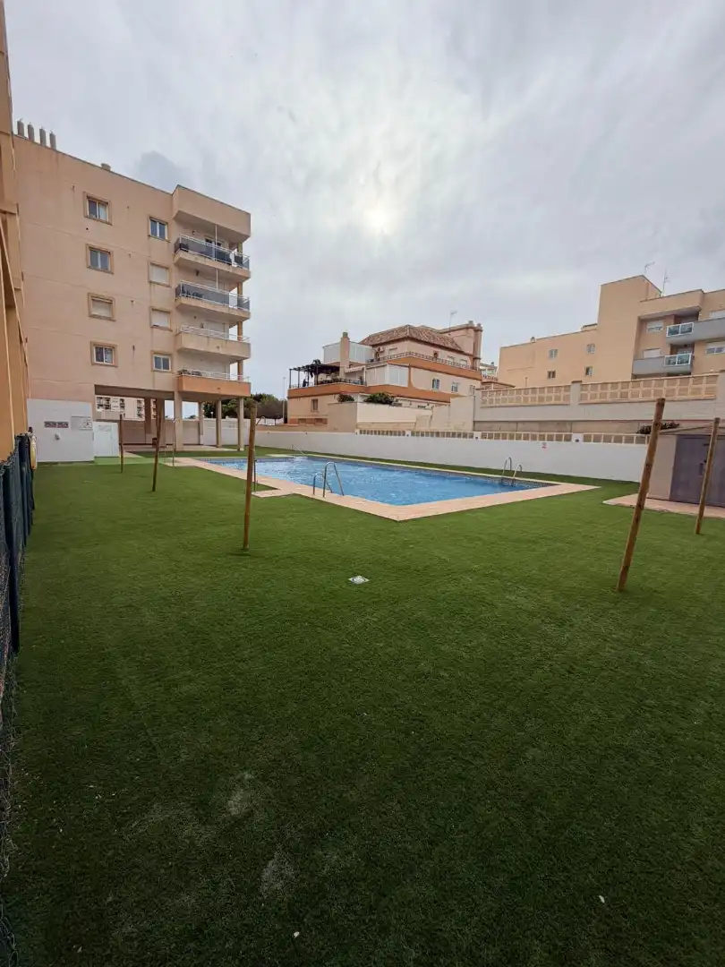 Schwimmbecken von Wohnung zum Verkauf in Roquetas de Mar mit Klimaanlage, Möbliert und Gemeinschaftspool