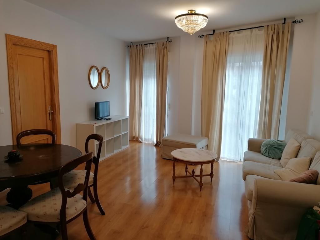 Sala d'estar de Pis de lloguer en Las Gabias amb Aire condicionat, Moblat i Balcó