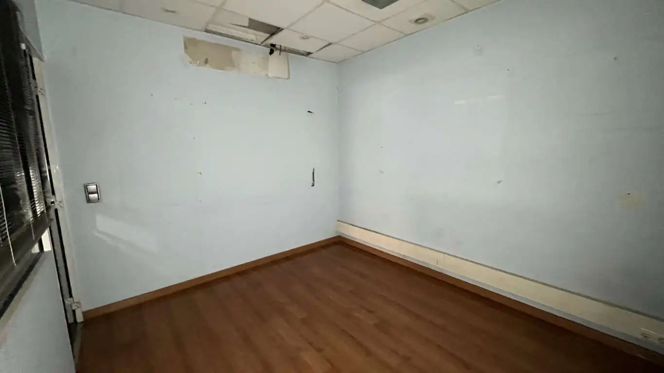 Business premises for sale in C/ Tamarit, imagen 9