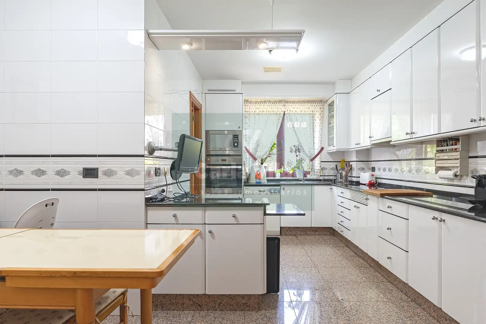 Cocina de Dúplex en venta en Lugo con Calefacción, Jardín privado y Parquet