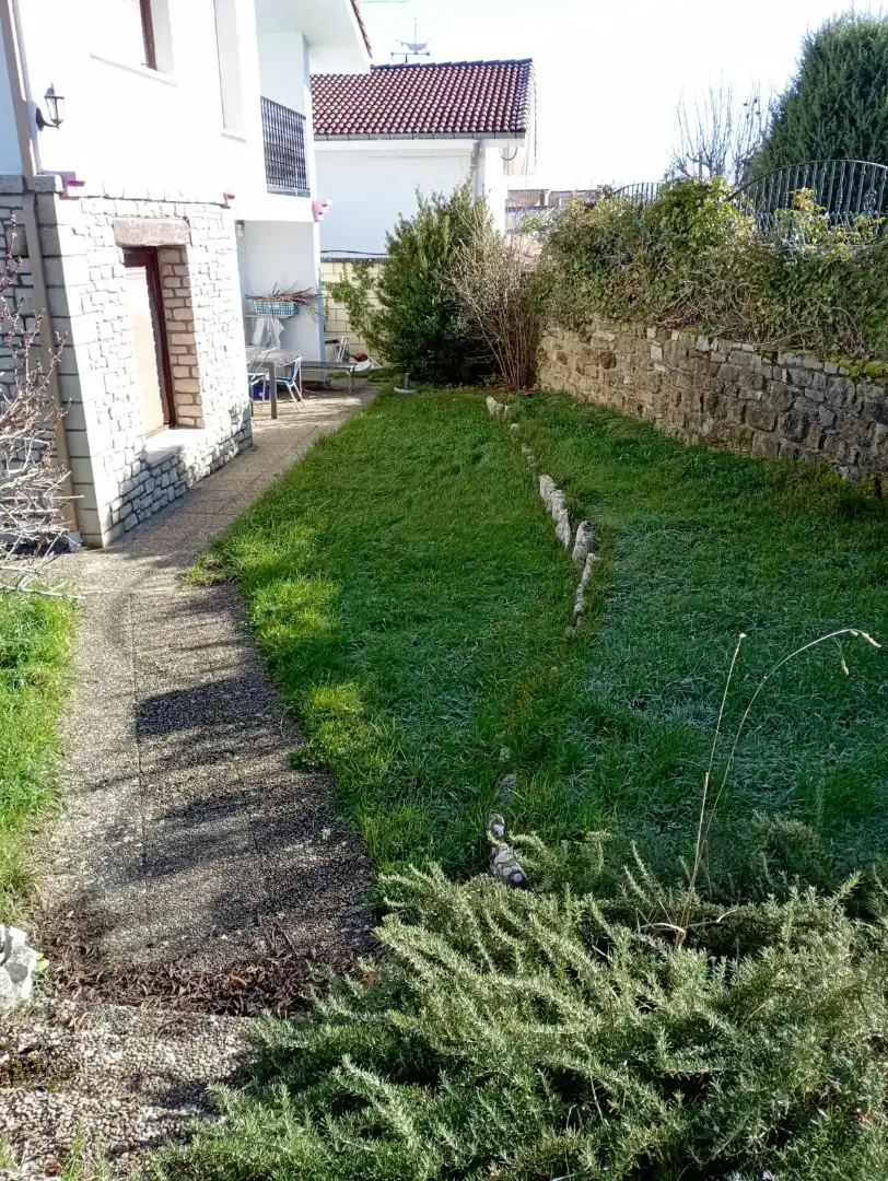 Casa adosada de lloguer en Espinosa de los Monteros amb Calefacció, Jardí privat i Parquet