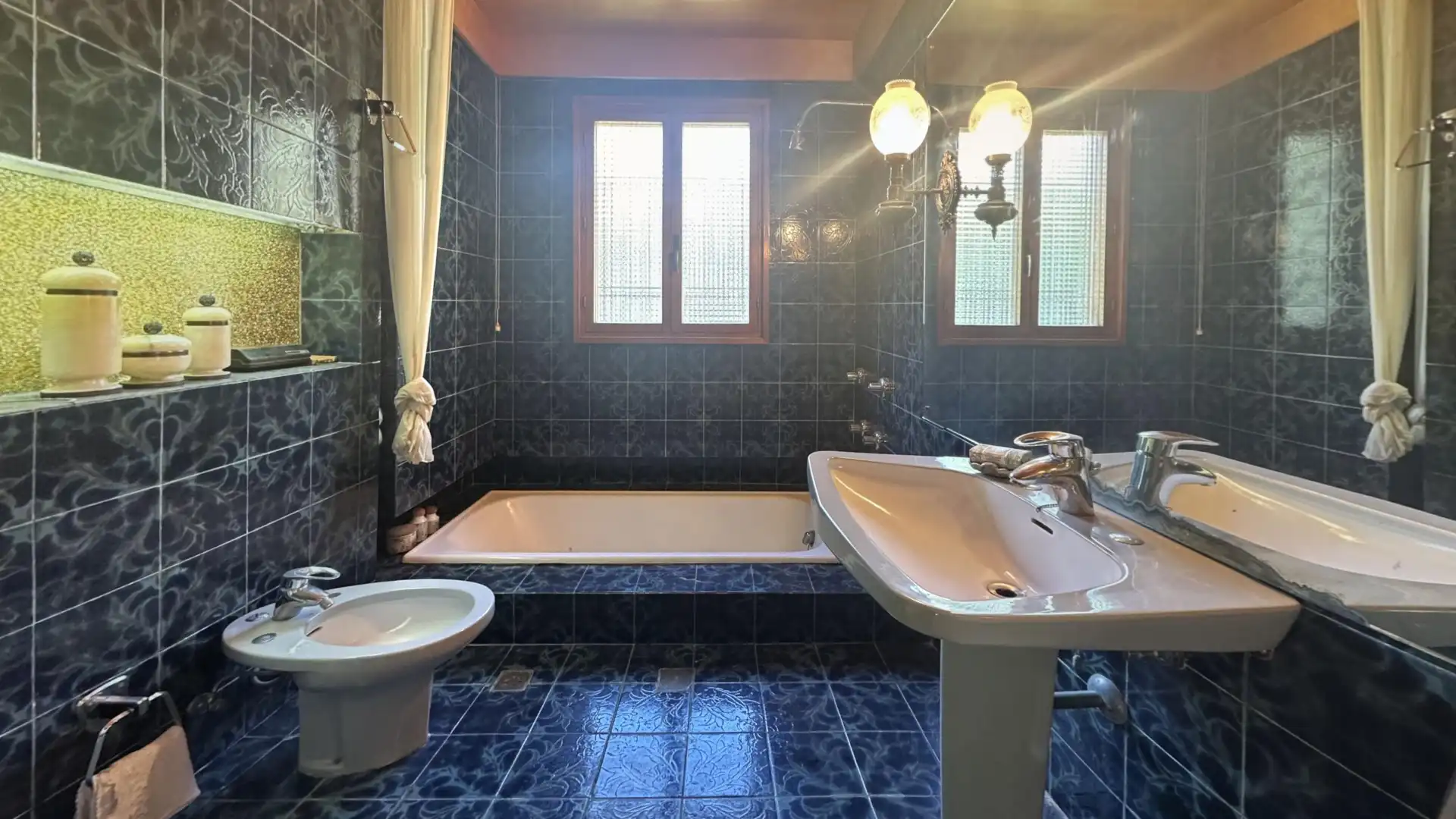 Bany de Casa o xalet en venda en Alicante / Alacant amb Jardí privat, Terrassa i Piscina