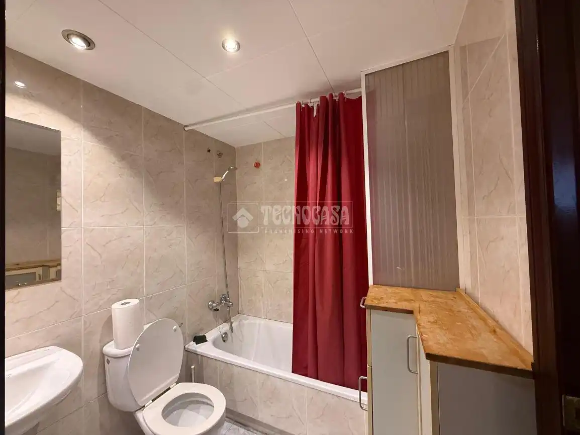 Baño de Local en venta en Sant Joan Despí con Aire acondicionado y Terraza