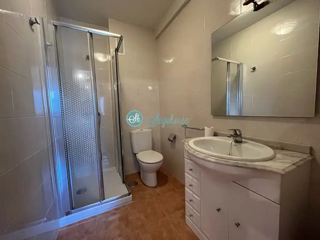 Badezimmer von Wohnung zum Verkauf in Segovia mit Heizung, Terrasse und Abstellraum
