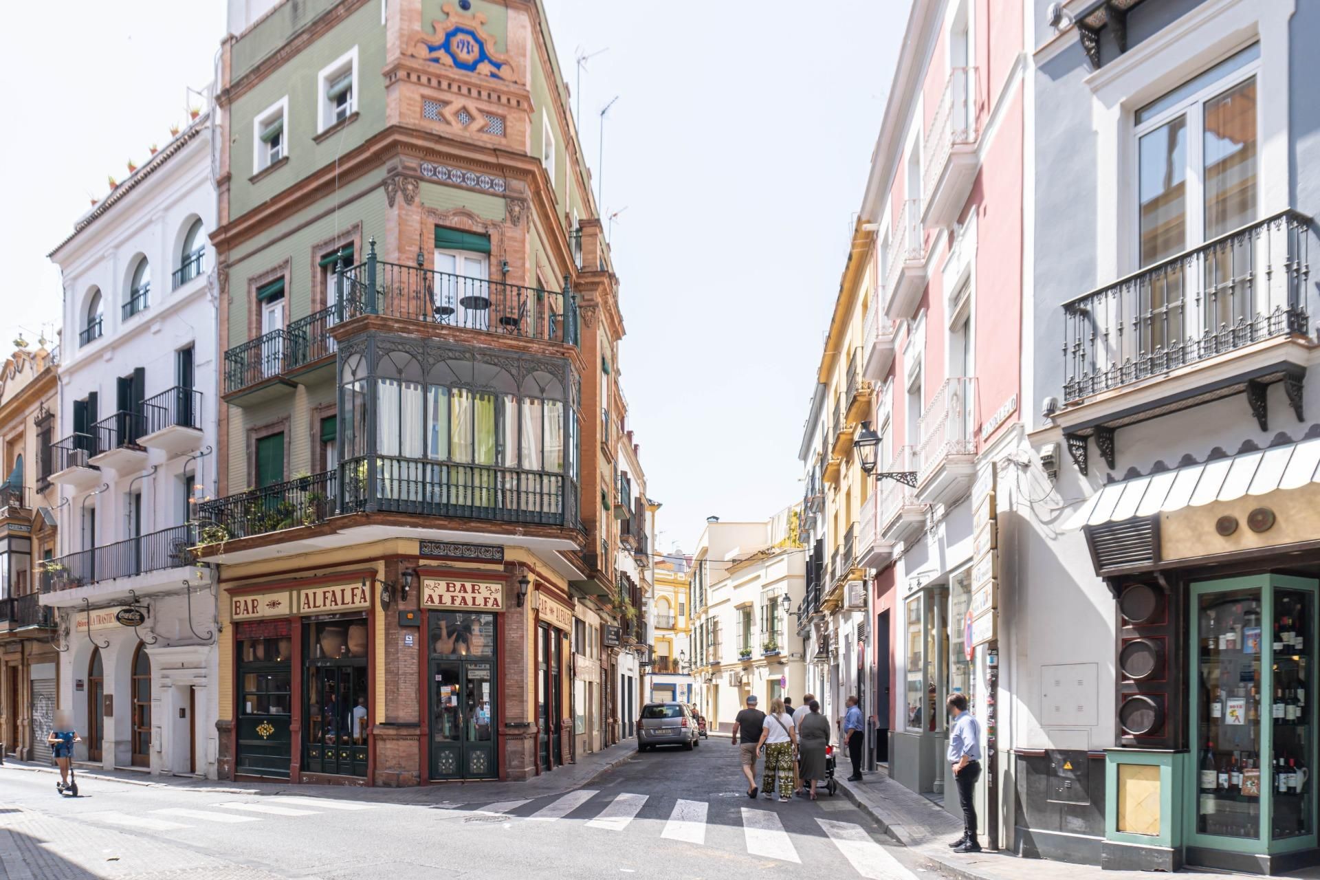Exterior view of House or chalet for sale in  Sevilla Capital  with Terrace and Balcony