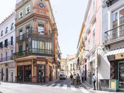 Vista exterior de Casa o xalet en venda en  Sevilla Capital amb Terrassa i Balcó