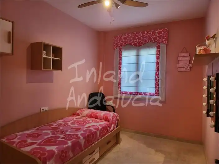 Dormitori de Casa adosada en venda en Cuevas Bajas amb Aire condicionat i Traster