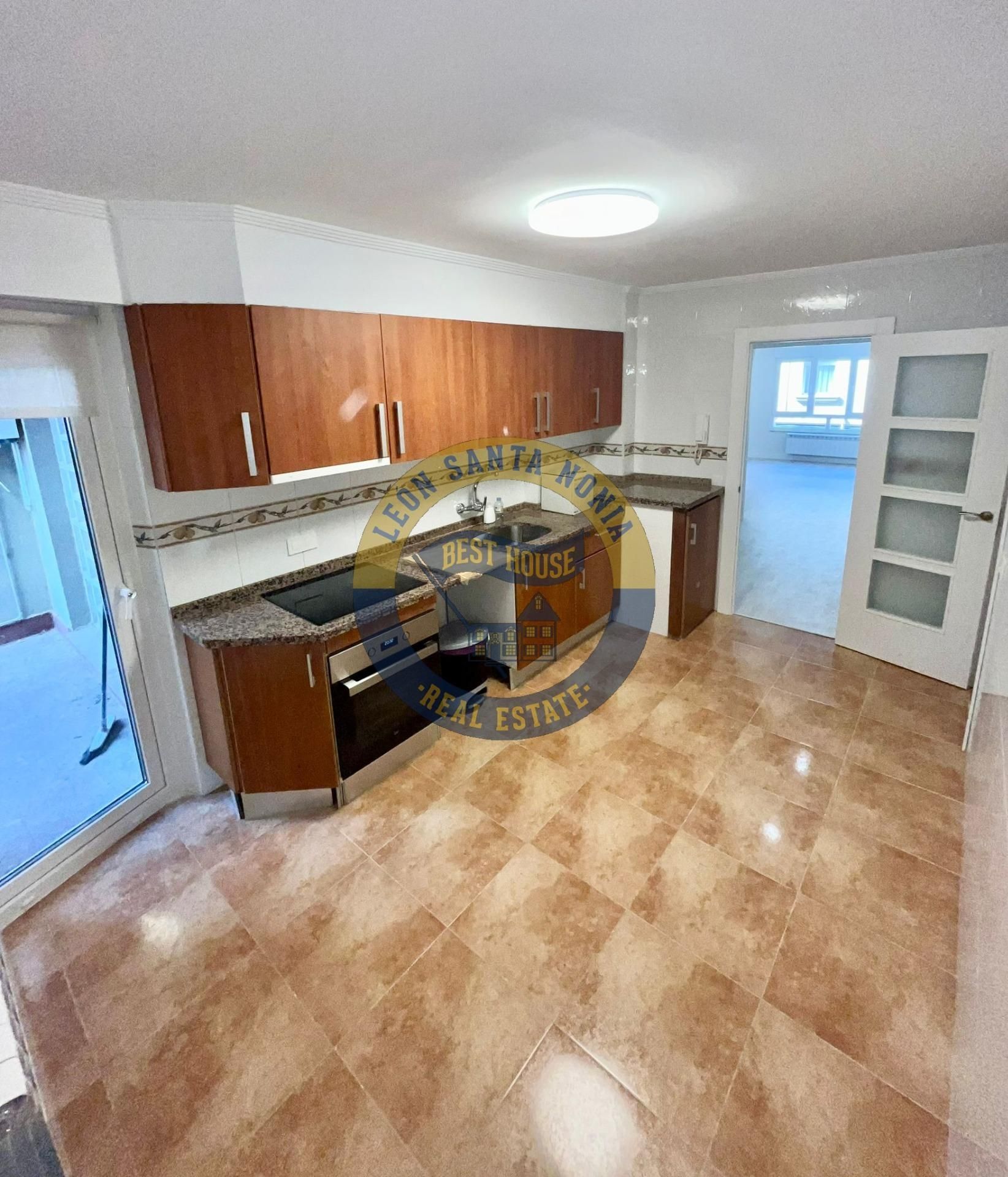 Kitchen of Flat to rent in León Capital   with Heating, Parquet flooring and Terrace