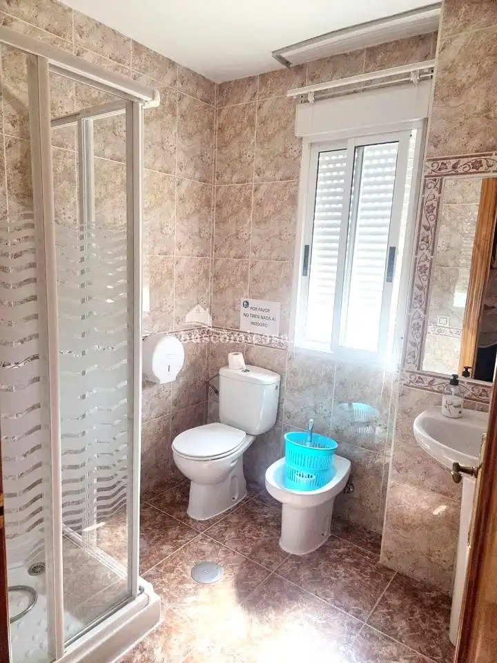 Bany de Casa o xalet en venda en Jaén amb Aire condicionat, Calefacció i Jardí privat