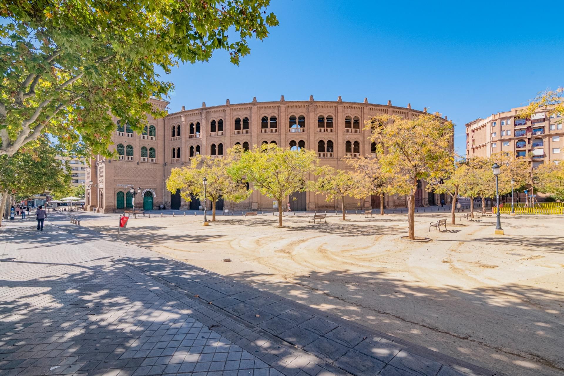 Vista exterior de Local en venda en  Granada Capital amb Aire condicionat i Moblat