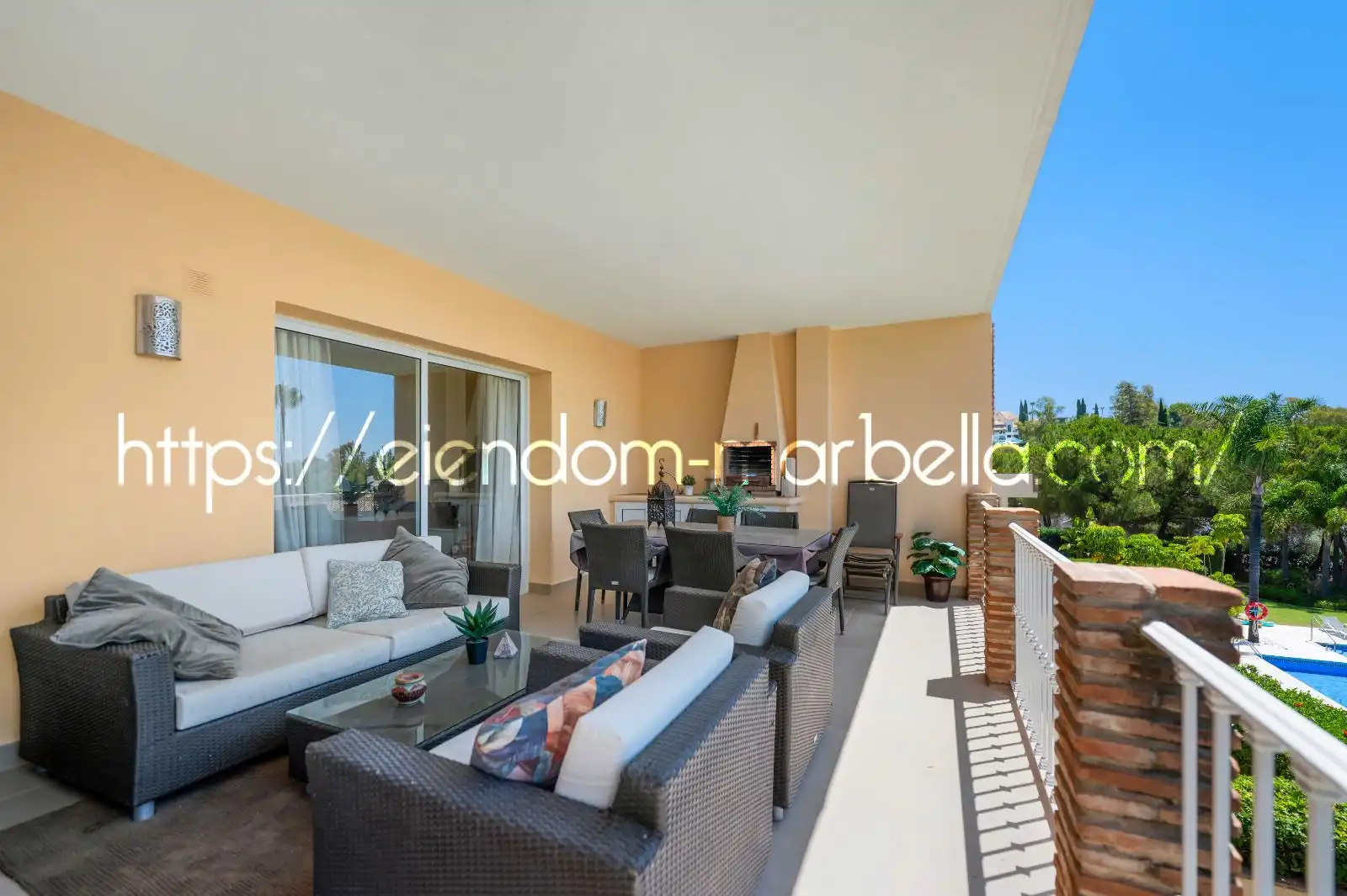 Terrasse von Wohnungen zum Verkauf in Marbella mit Klimaanlage, Terrasse und Möbliert
