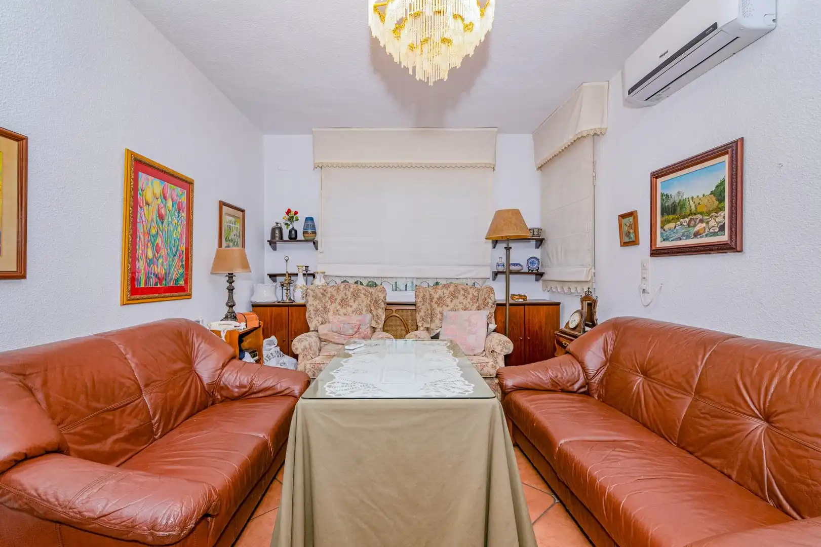 Sala de estar de Casa o chalet en venta en Granada con Aire acondicionado, Calefacción y Jardín privado