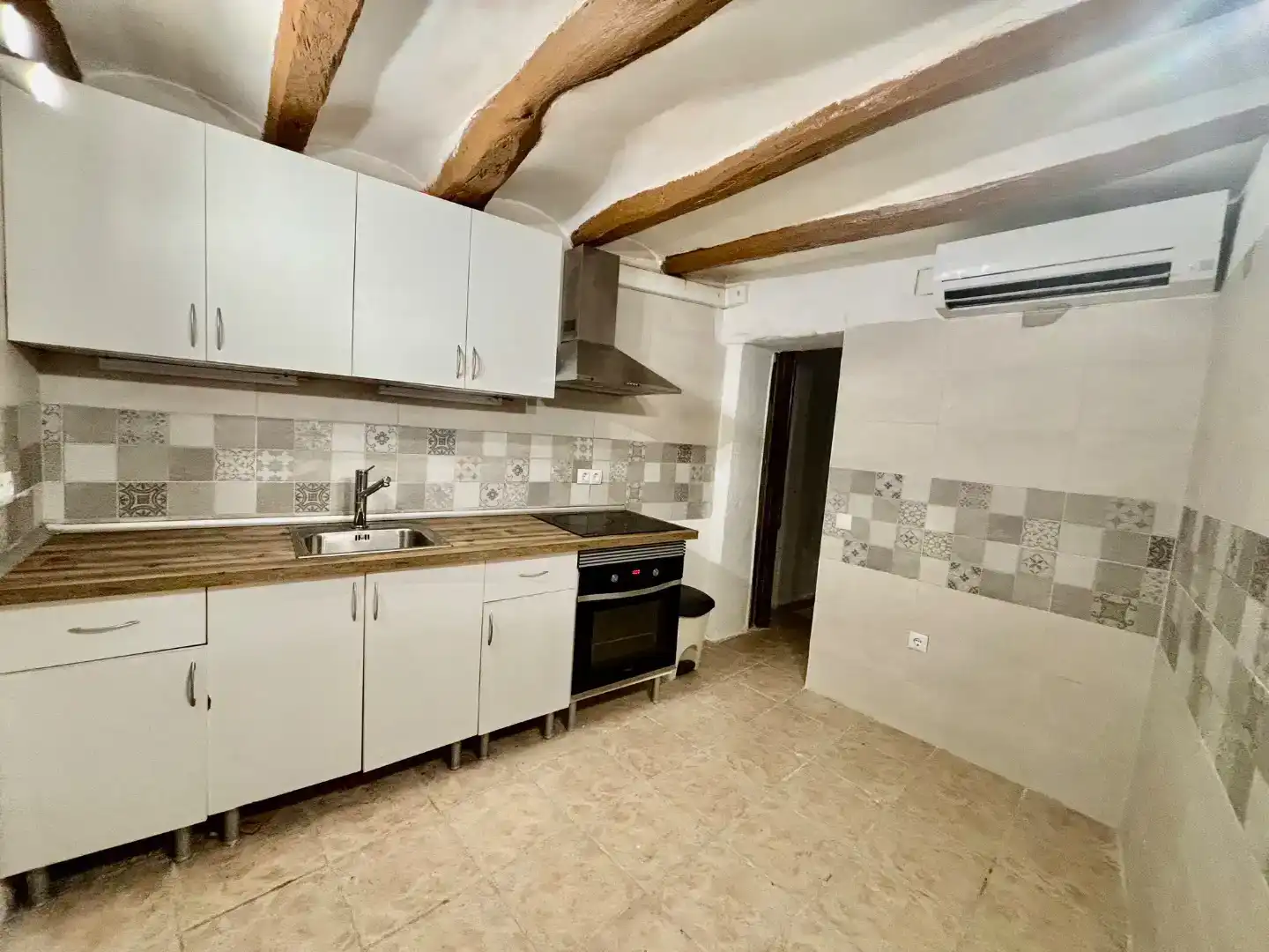 Cuina de Casa adosada en venda en Calafell amb Aire condicionat