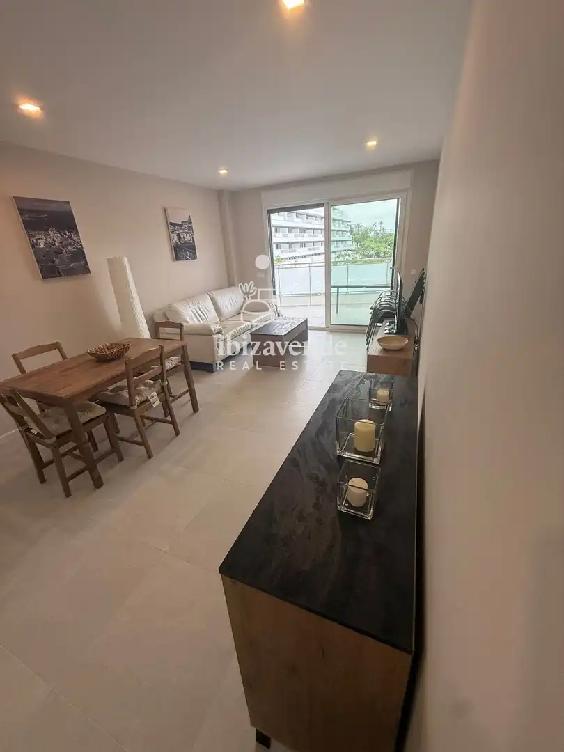 Sala d'estar de Pis de lloguer en Eivissa amb Aire condicionat, Terrassa i Piscina