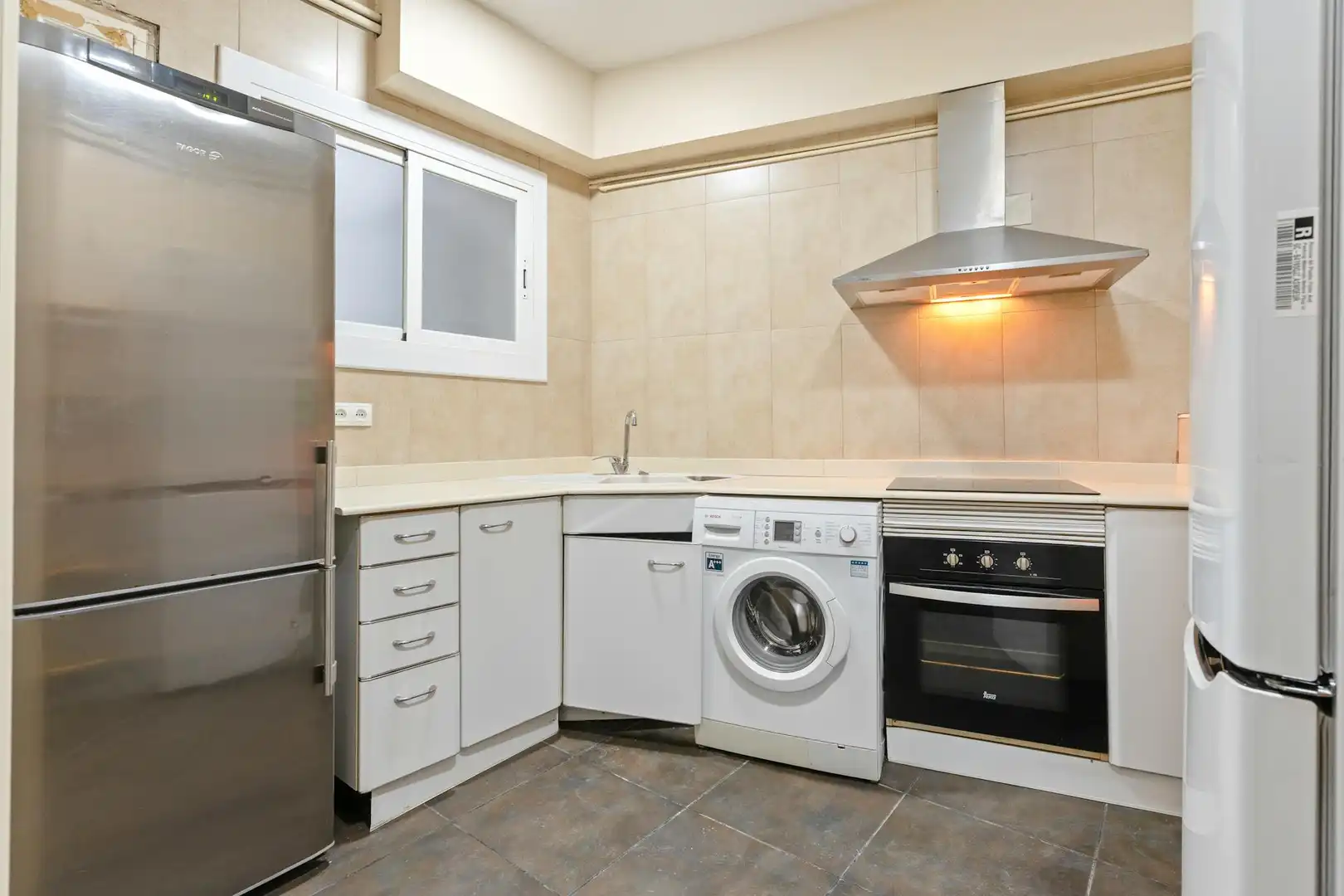 Kitchen of Flat for share in Barcelona  with Heating, Furnished and Washing machine