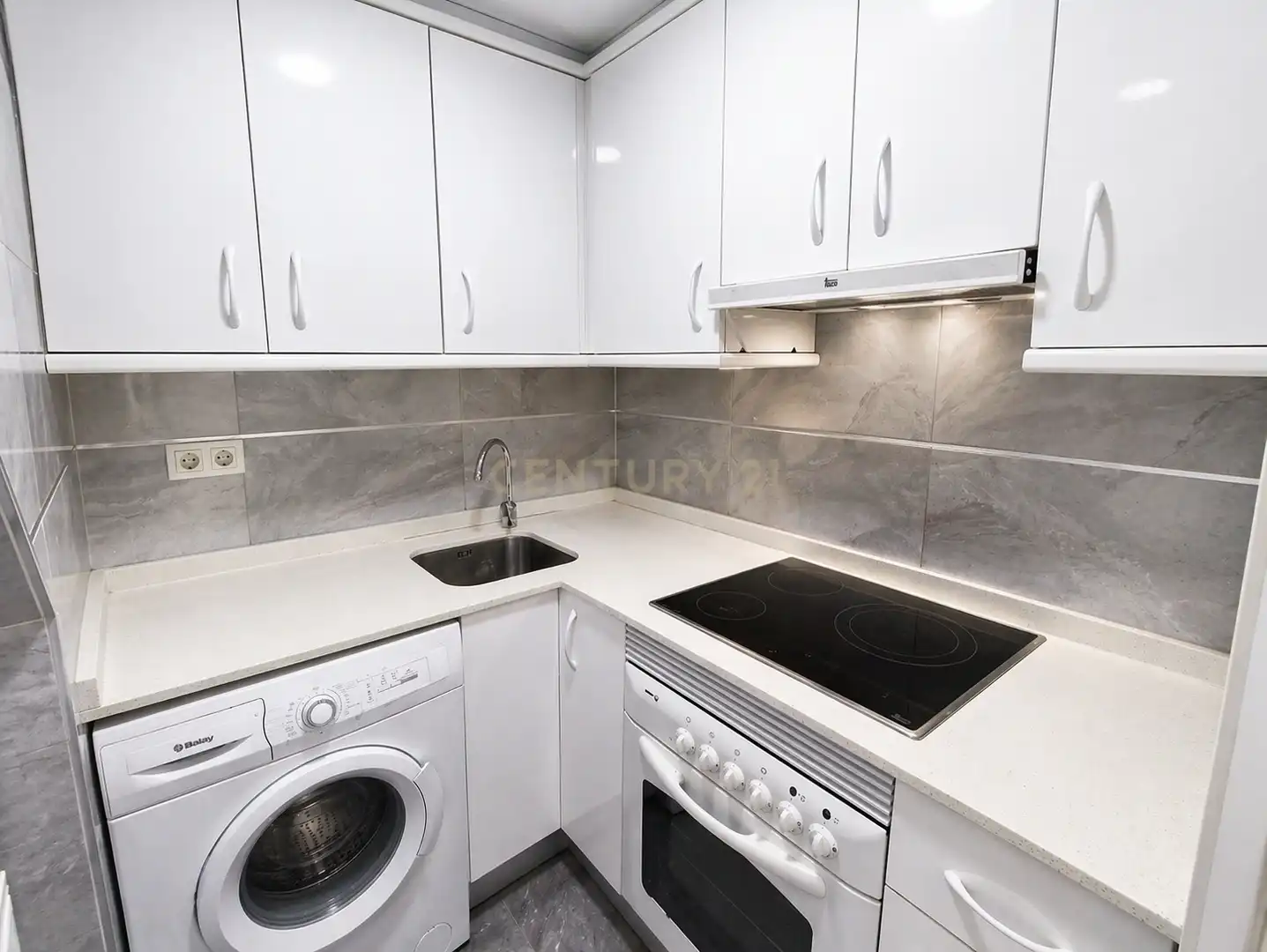 Kitchen of Duplexes for sale in Benidorm  with Air Conditioner, Washing machine and Balcony