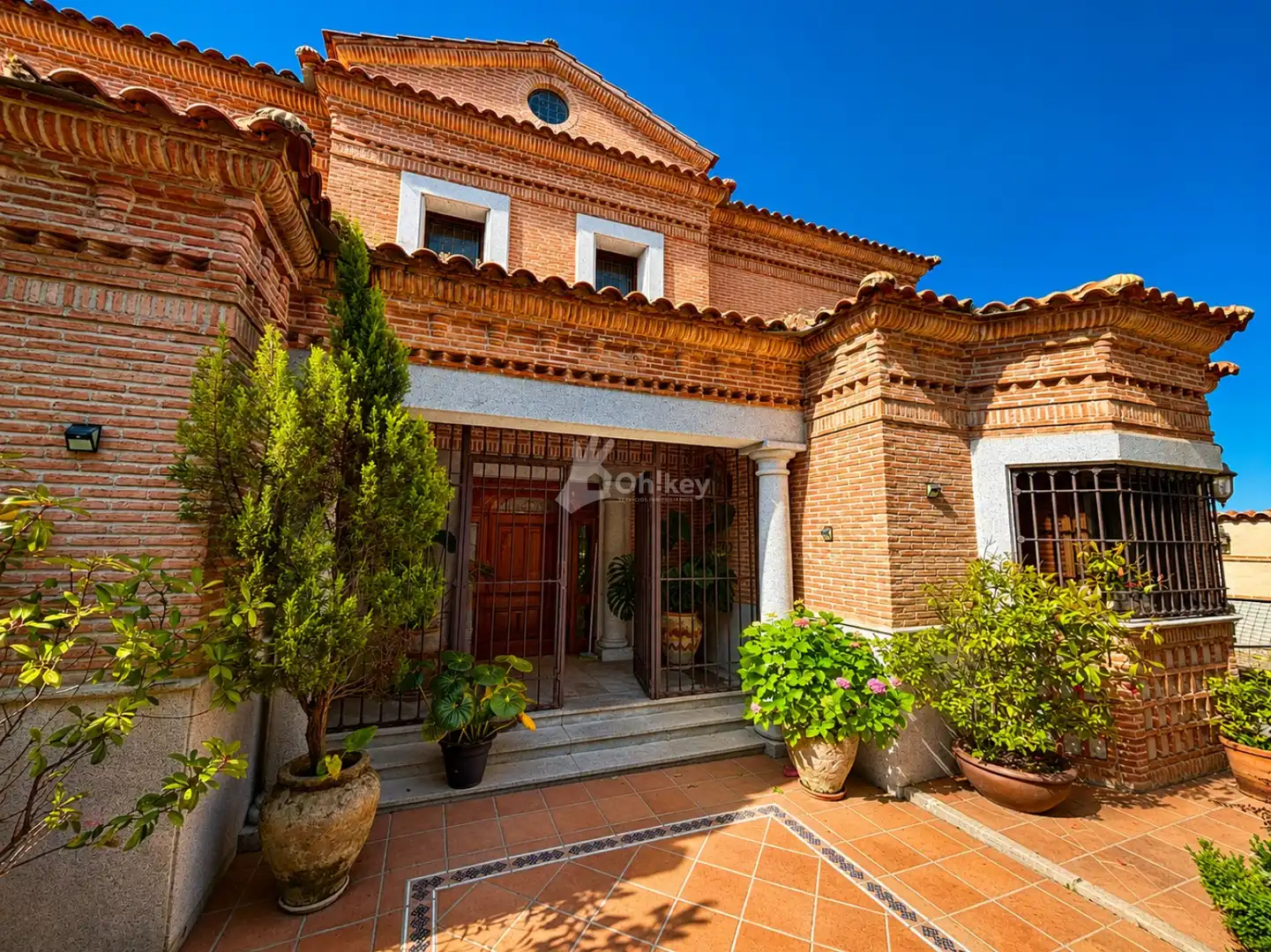 Vista exterior de Casa o chalet en venta en Cedillo del Condado con Aire acondicionado, Calefacción y Piscina