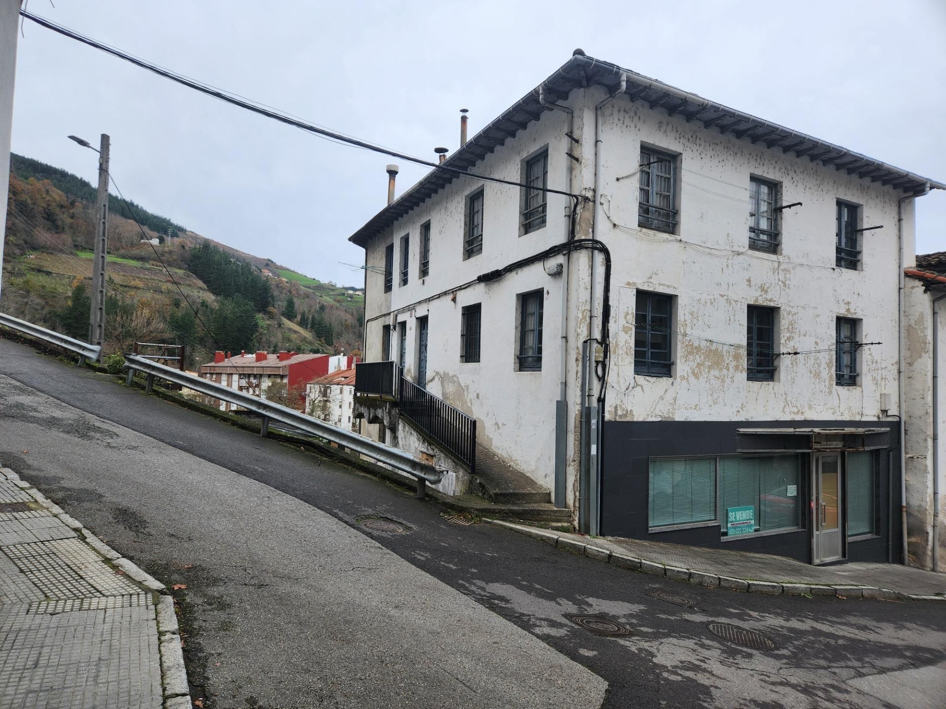 Vista exterior de Edificio en venta en Cangas del Narcea