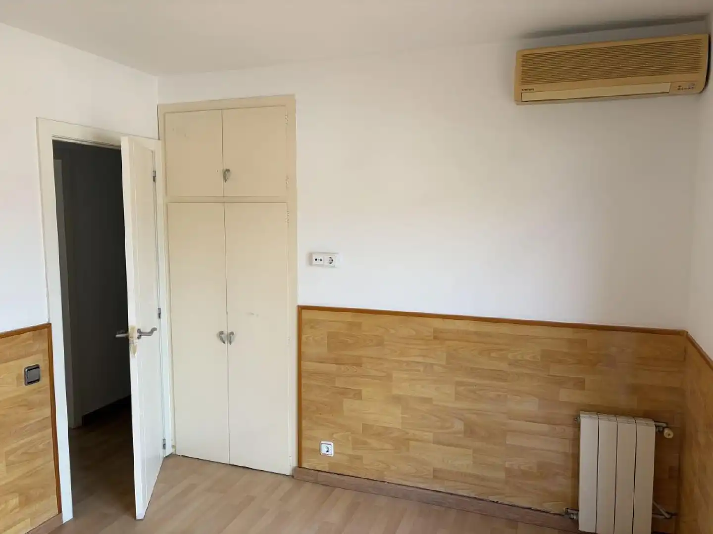 Dormitori de Pis en venda en La Pobla de Montornès   amb Terrassa