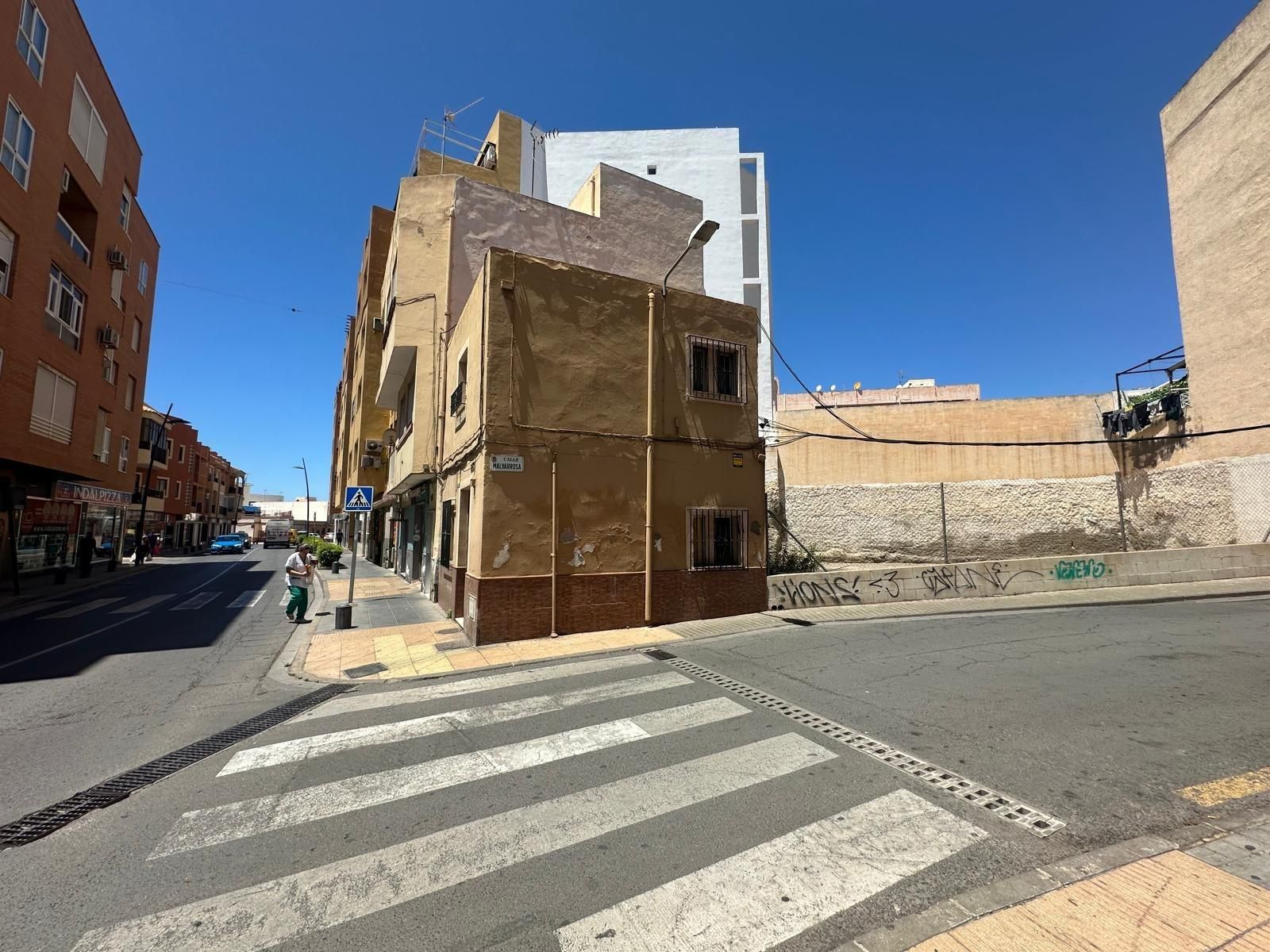 Vista exterior de Residencial en venda en  Almería Capital