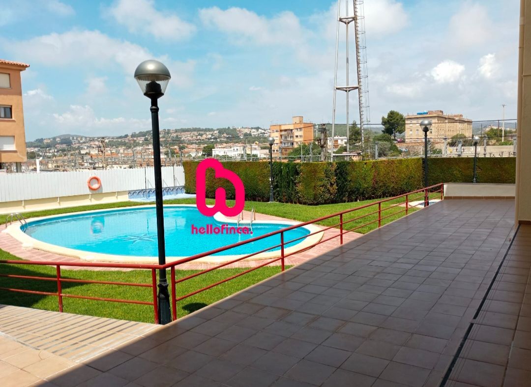 Swimming pool of Planta baja for sale in El Vendrell  with Air Conditioner, Terrace and Swimming Pool