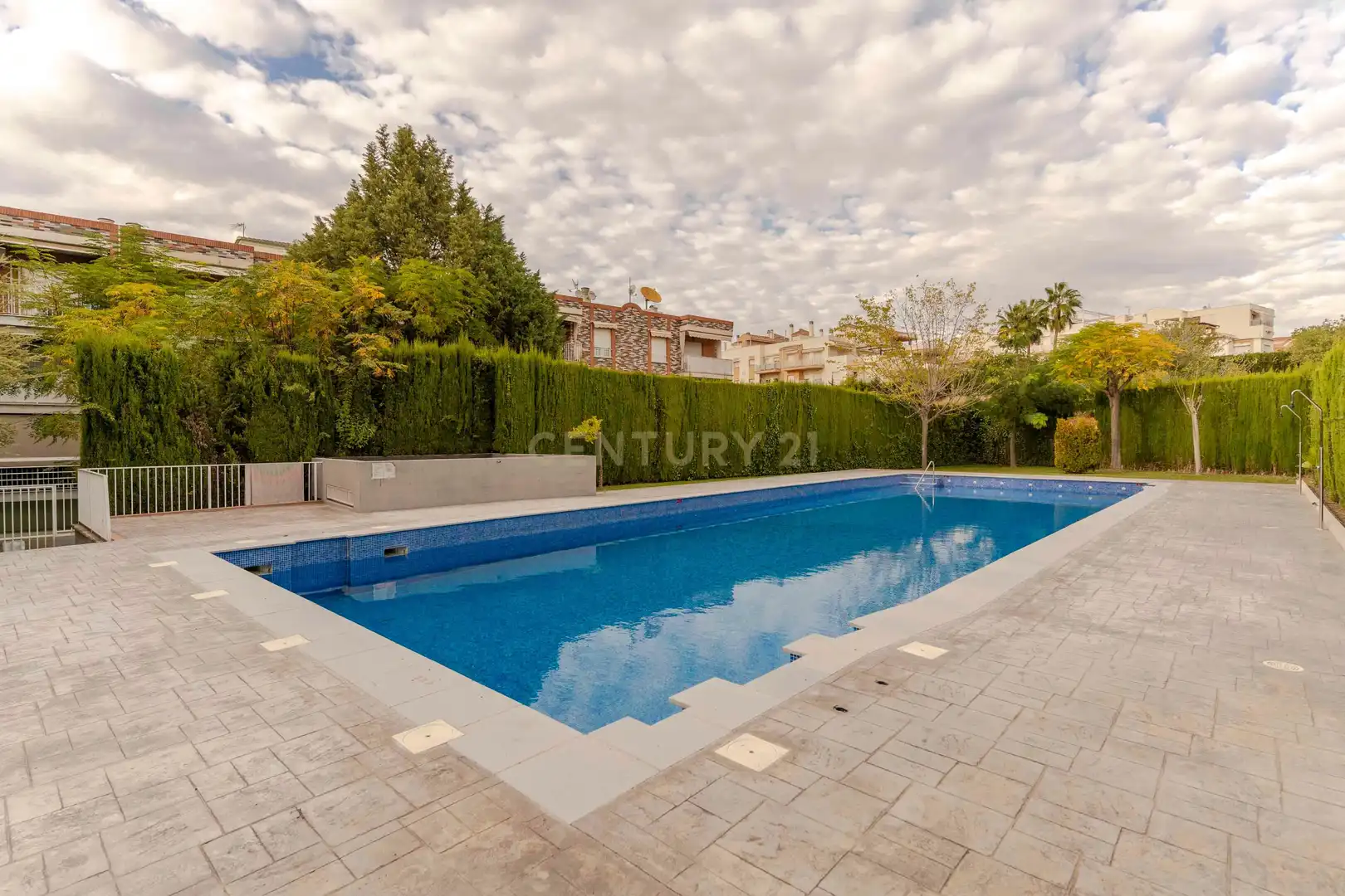 Piscina de Apartamento en venta en Albolote con Aire acondicionado, Lavadora y Microondas
