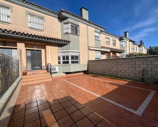 Vista exterior de Casa adosada de lloguer en Jerez de la Frontera amb Jardí privat