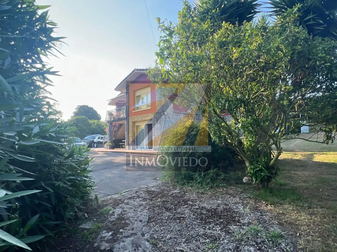Vista exterior de Casa o xalet en venda en Carreño amb Calefacció, Jardí privat i Parquet