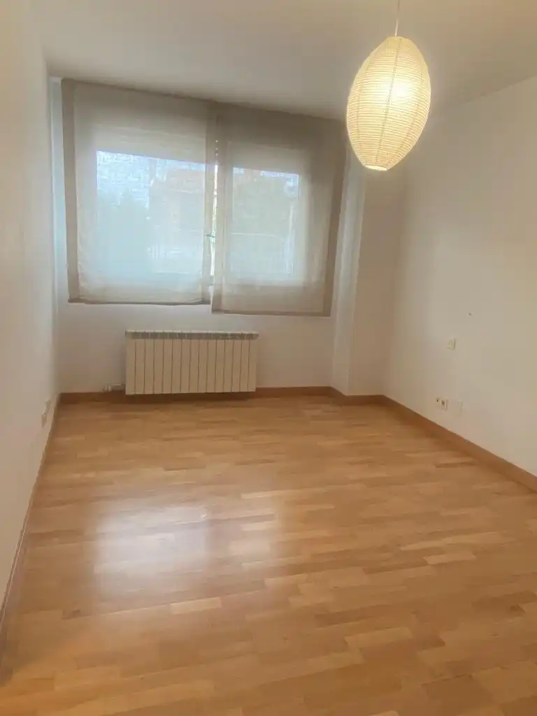 Habitación de Apartamento en venta en Valladolid con Jardín privado y Piscina comunitaria