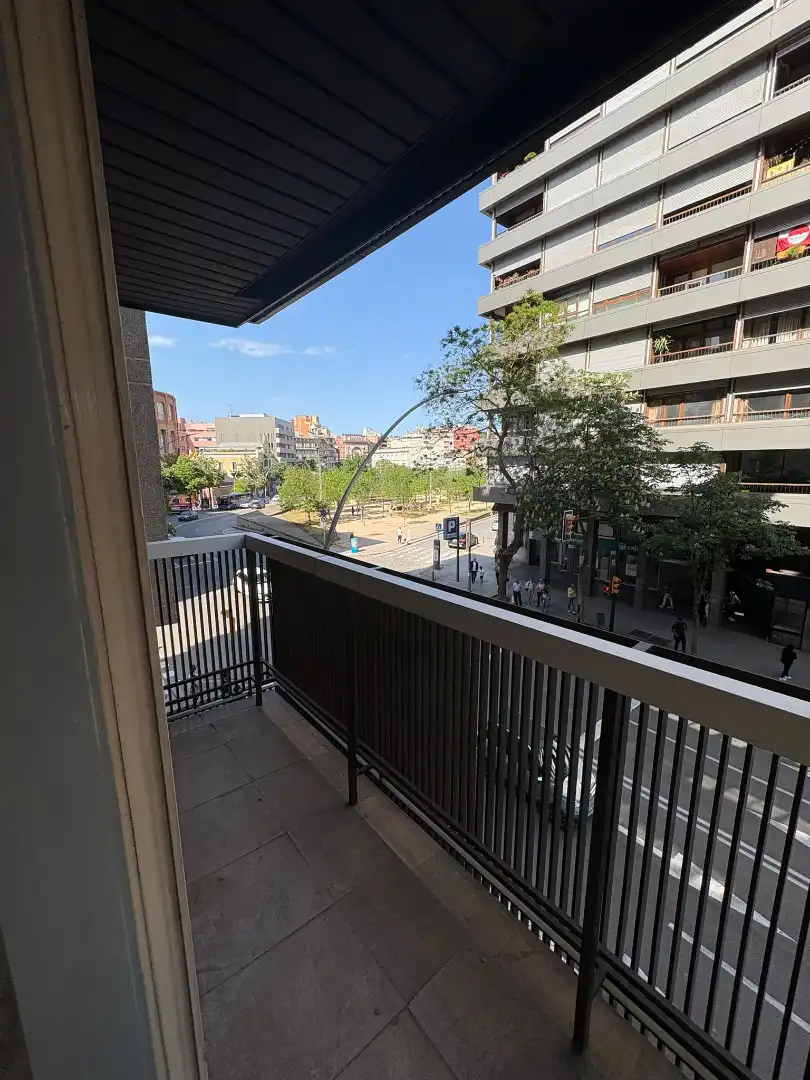 Vista exterior de Oficina de lloguer en Girona amb Terrassa