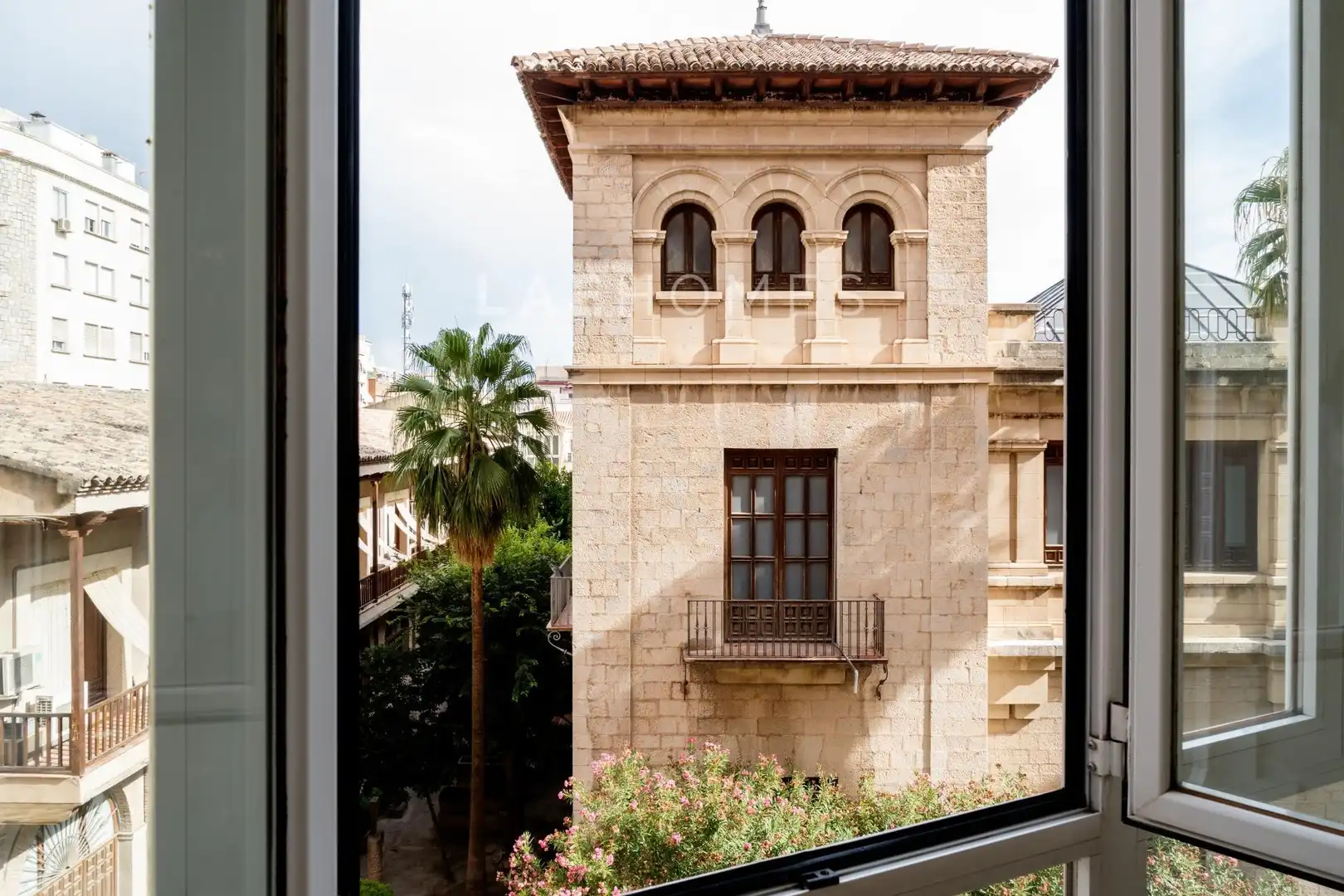 Vista exterior de Pis en venda en Jaén amb Calefacció