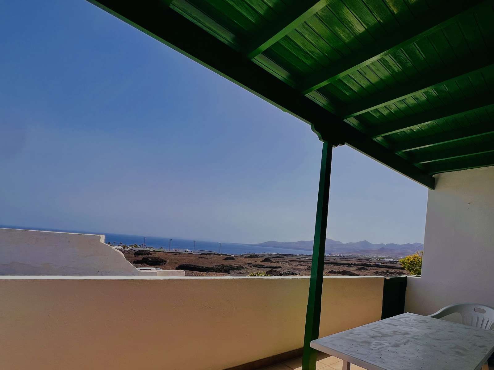Vista exterior de Apartament per a compartir en Tías amb Aire condicionat i Terrassa