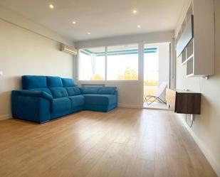 Living room of Flat to rent in  Madrid Capital  with Air Conditioner, Heating and Parquet flooring