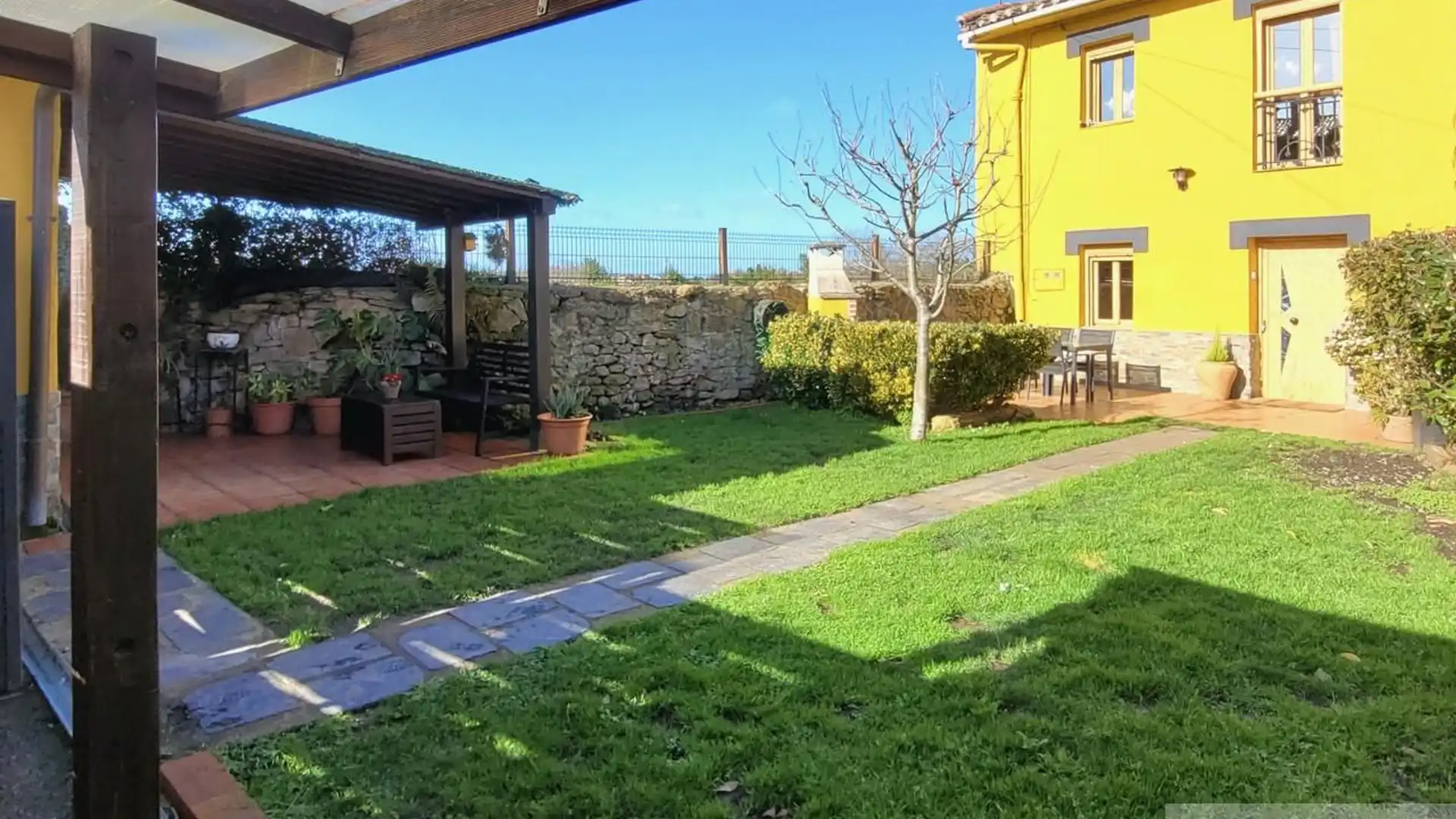 Jardín de Casa o chalet en venta en Oviedo  con Jardín privado