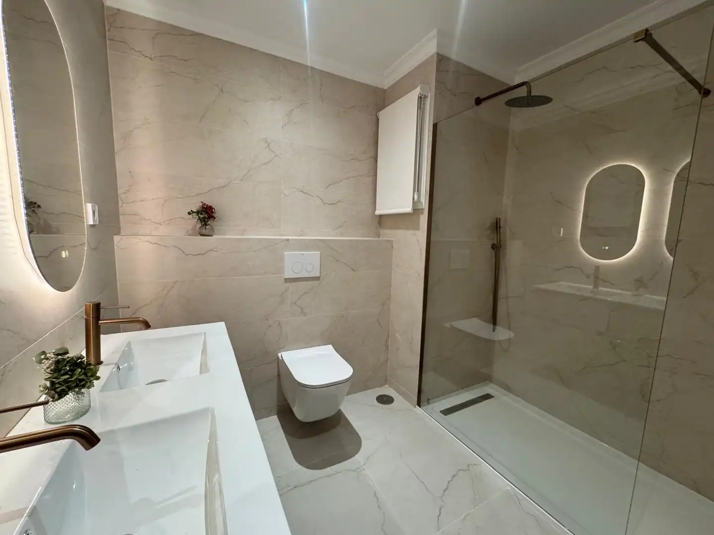 Badezimmer von Wohnung zur Miete in Madrid mit Klimaanlage, Heizung und Terrasse
