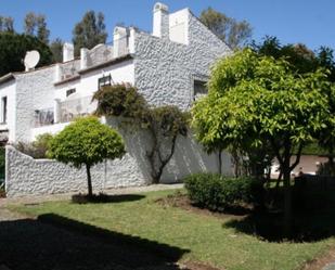 Vista exterior de Casa o xalet de lloguer en Estepona amb Aire condicionat, Jardí privat i Terrassa