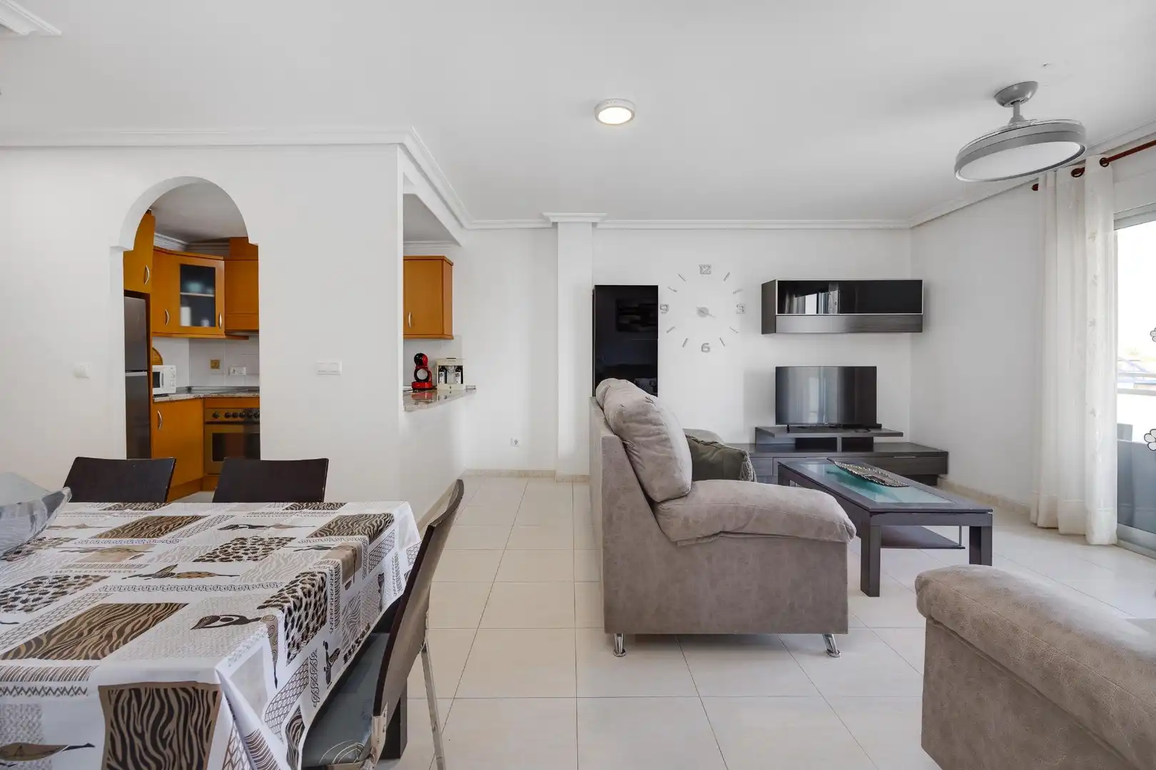 Sala de estar de Piso en venta en Orihuela con Aire acondicionado, Amueblado y Piscina comunitaria