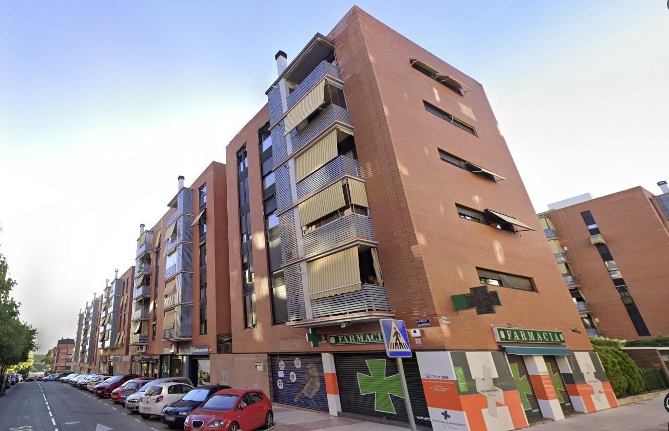 Vista exterior de Pis en venda en Alcorcón amb Jardí privat, Terrassa i Traster