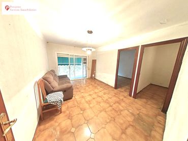 Piso con balcón en venta en Salut - Lloreda