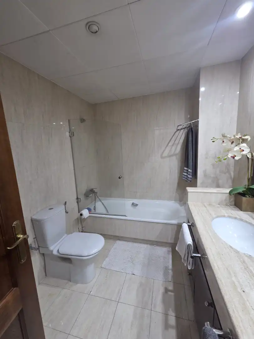 Bathroom of Flat for rent in Olivenza  with Air Conditioner, Heating and Furnished