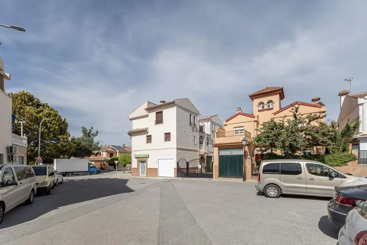 Vista exterior de Casa o chalet en venta en Santa Fe con Aire acondicionado, Calefacción y Jardín privado