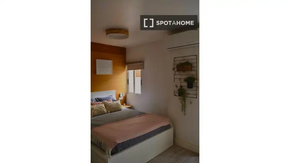 Bedroom of Flat for rent in Valencia  with Air Conditioner, Heating and Furnished