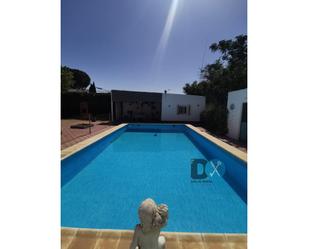 Piscina de Casa o xalet en venda en Utrera