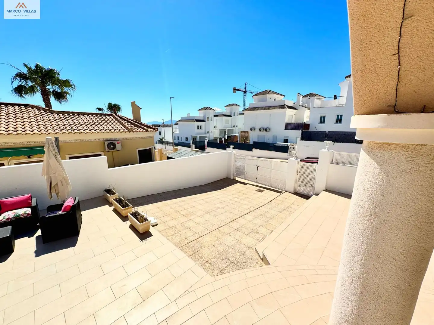 Vista exterior de Casa o xalet en venda en San Fulgencio amb Aire condicionat, Jardí privat i Piscina