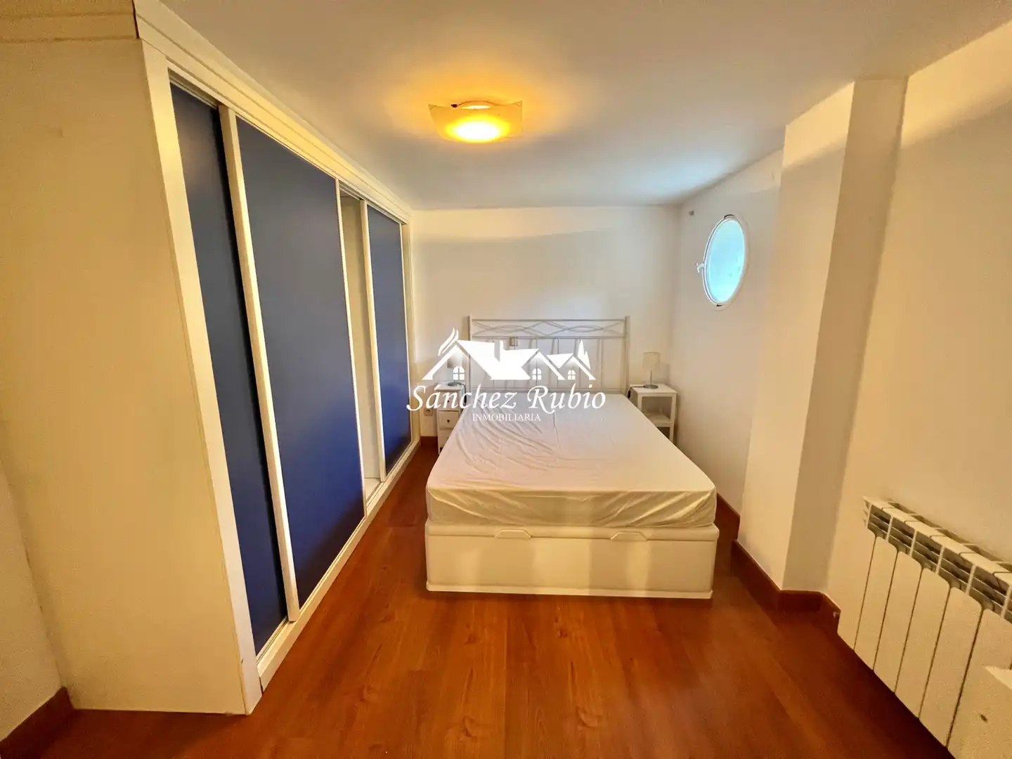 Dormitori de Casa adosada de lloguer en Galapagar amb Calefacció, Jardí privat i Parquet